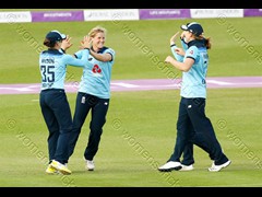 190702_509-Katherine Brunt-Eng celebrates the wicket of Meg Lanning-Aus