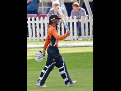 190818_115-Danni Wyatt-Vip-bowled for 110